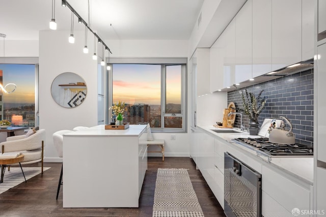 1000 3rd St Unit 1505, San Francisco, CA 94158 - kitchen with modern cabinets, stainless steel gas cooktop, a sink, white cabinets, and a breakfast bar area