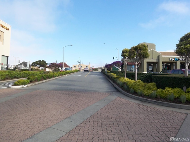 2375 31st Ave, San Francisco, CA 94116 - view of street featuring street lighting and curbs