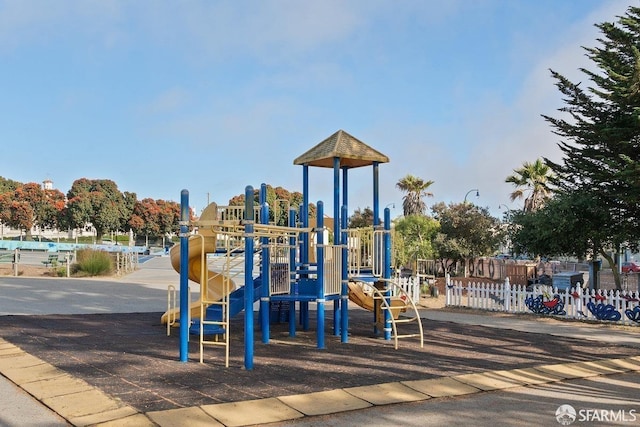 2375 31st Ave, San Francisco, CA 94116 - communal playground with fence