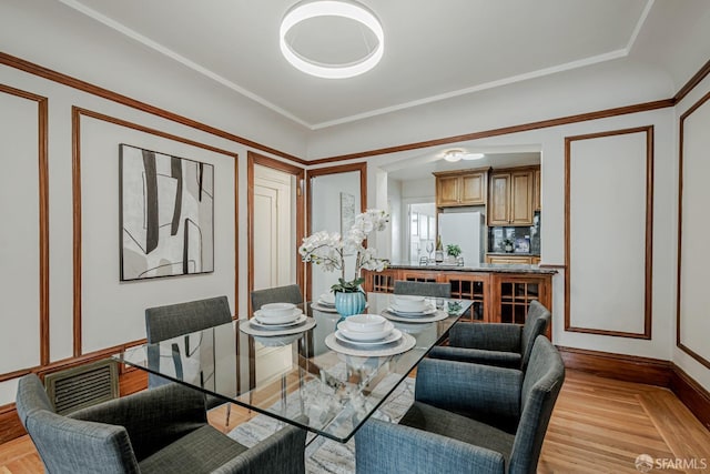 2375 31st Ave, San Francisco, CA 94116 - dining space featuring baseboards