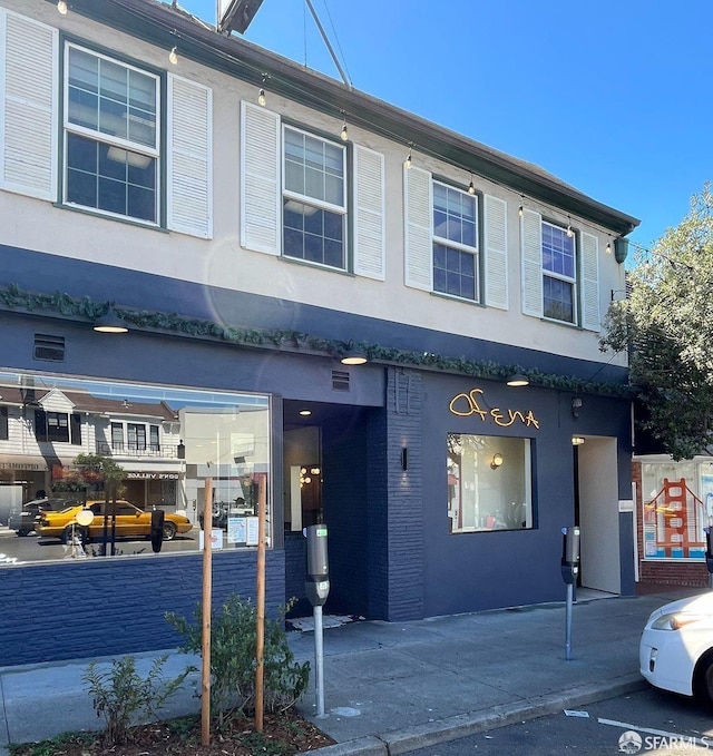 2375 31st Ave, San Francisco, CA 94116 - view of front of property with stucco siding