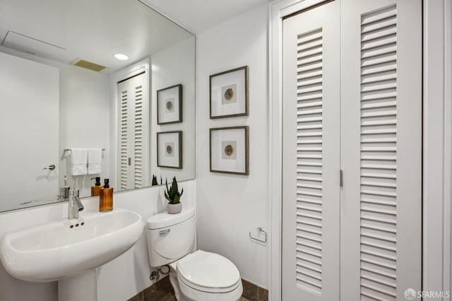 bathroom featuring sink and toilet