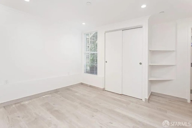 unfurnished bedroom featuring recessed lighting, a closet, light wood-style flooring, and baseboards