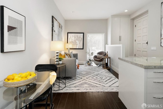 living room with recessed lighting, baseboards, and dark wood-style flooring