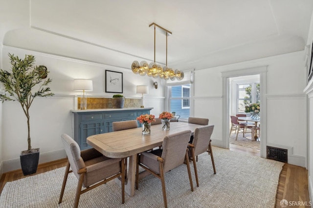 1383 8th Ave, San Francisco, CA 94122 - dining area with light wood-style floors