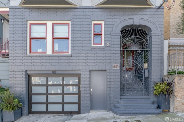 view of front of house featuring a garage