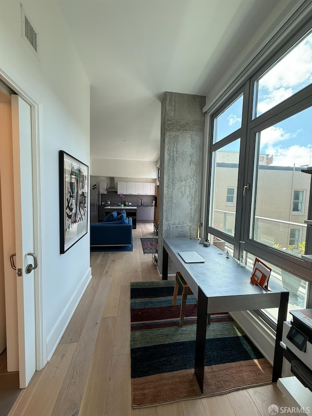 1075 Market St Unit 810, San Francisco, CA 94103 - dining area with light wood-type flooring