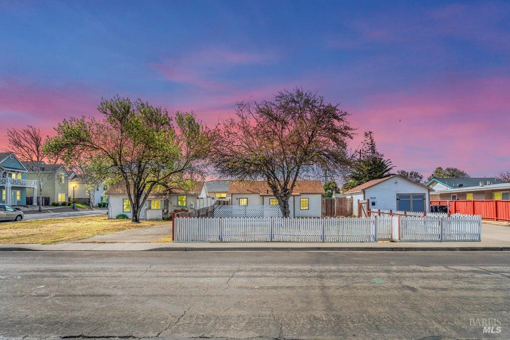 519 Cordelia St, Suisun City, CA 94585 - view of front of property featuring a residential view and a fenced front yard