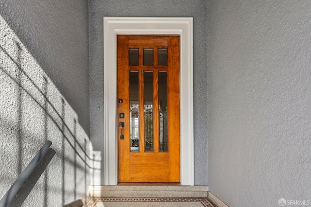 view of exterior entry featuring stucco siding