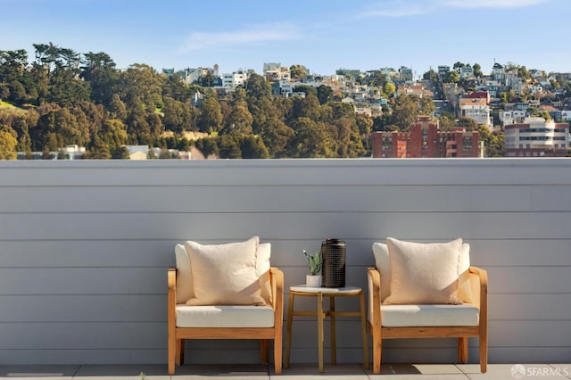 living area featuring a city view