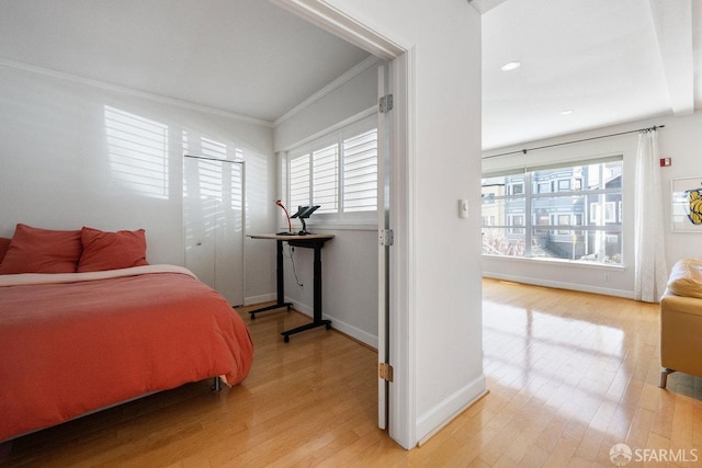 364 Arkansas St, San Francisco, CA 94107 - bedroom featuring recessed lighting, baseboards, ornamental molding, and light wood-type flooring