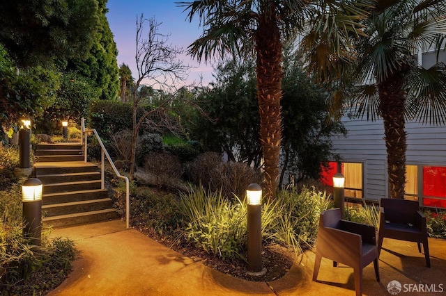 364 Arkansas St, San Francisco, CA 94107 - patio terrace at dusk with stairway