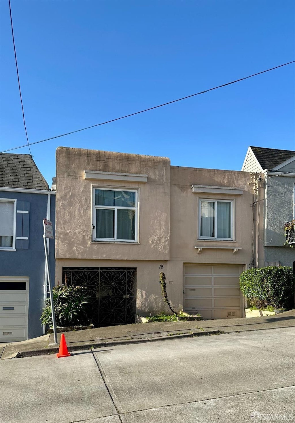 15 Venus St, San Francisco, CA 94124 - view of front facade featuring stucco siding