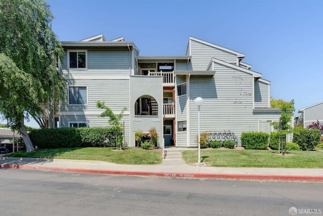 3685 Nutwood Ter Unit 313, Fremont, CA 94536 - view of front of property featuring a front lawn and a balcony