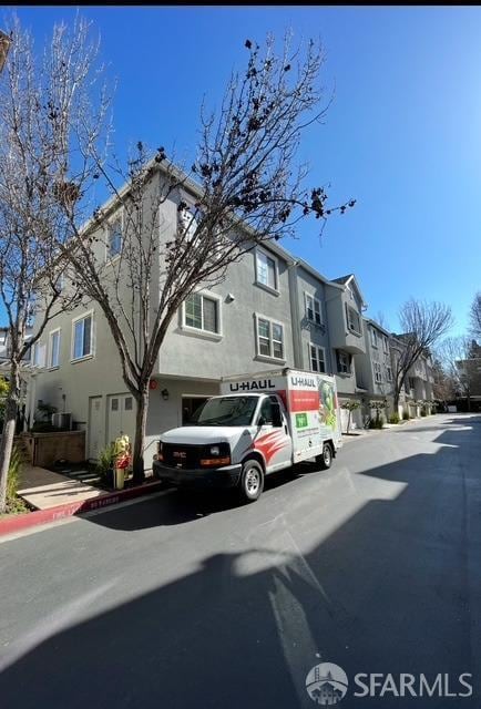 view of front facade featuring a residential view