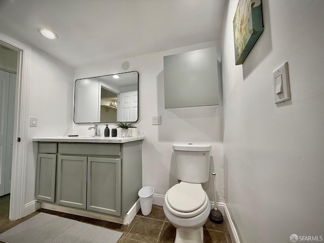 38002 Stenhammer Dr, Fremont, CA 94536 - bathroom with baseboards, toilet, vanity, and recessed lighting