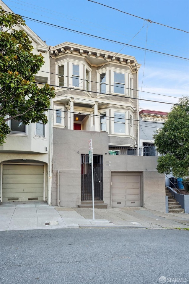 view of front facade featuring a garage