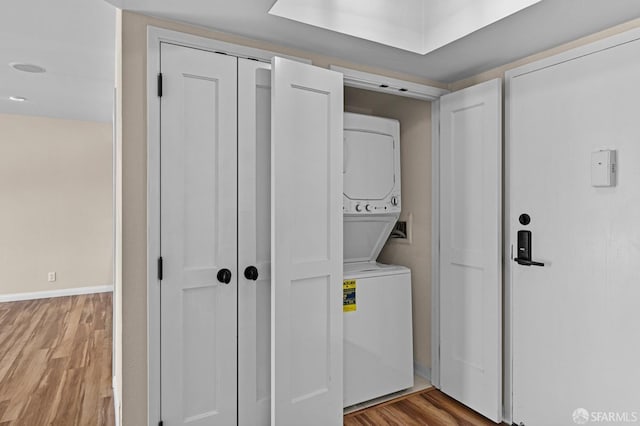 875 La Playa St Unit 373, San Francisco, CA 94121 - laundry room with estacked washer and dryer, light wood finished floors, and baseboards