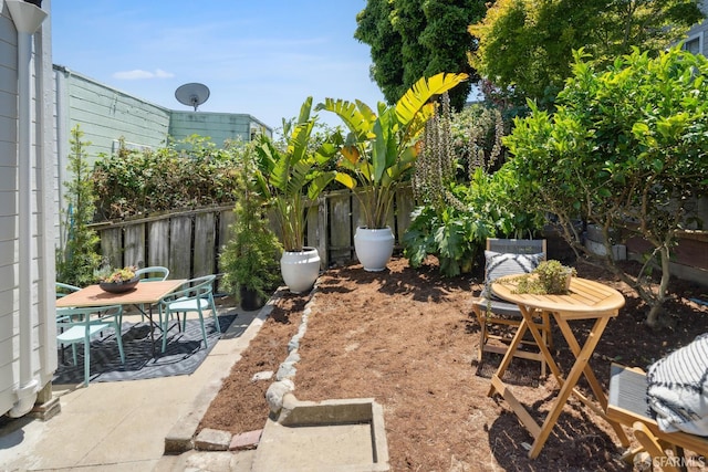 600 Ellsworth St, San Francisco, CA 94110 - fenced backyard featuring a patio area