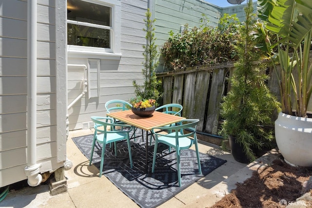 600 Ellsworth St, San Francisco, CA 94110 - view of patio featuring outdoor dining space