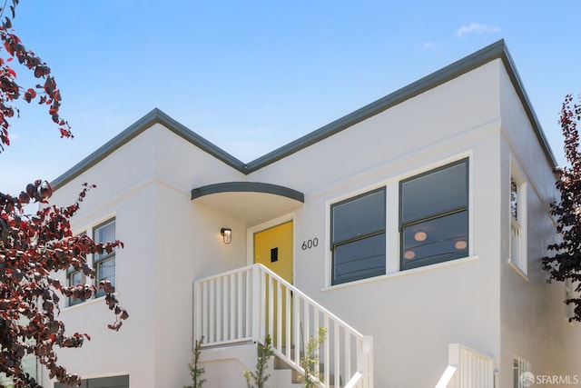 600 Ellsworth St, San Francisco, CA 94110 - view of front facade with stucco siding