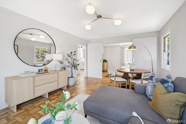 600 Ellsworth St, San Francisco, CA 94110 - living room featuring healthy amount of natural light