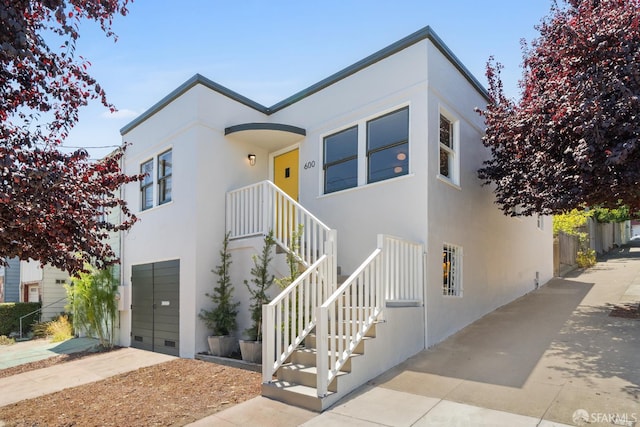 600 Ellsworth St, San Francisco, CA 94110 - view of front facade featuring stucco siding