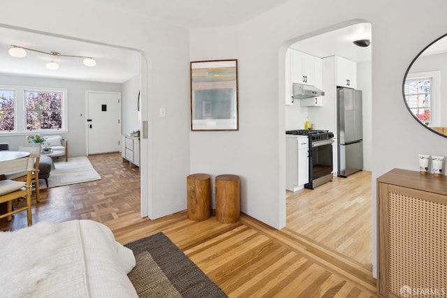 600 Ellsworth St, San Francisco, CA 94110 - living area featuring plenty of natural light, parquet flooring, and arched walkways
