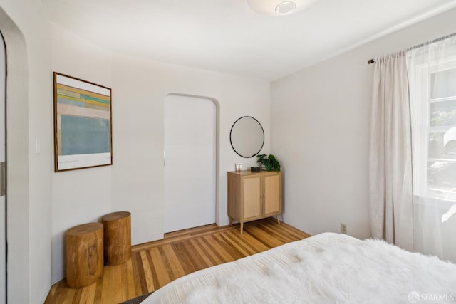 600 Ellsworth St, San Francisco, CA 94110 - bedroom with wood finished floors and arched walkways