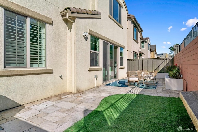 382 Crestview Cir, Daly City, CA 94015 - fenced backyard featuring a patio