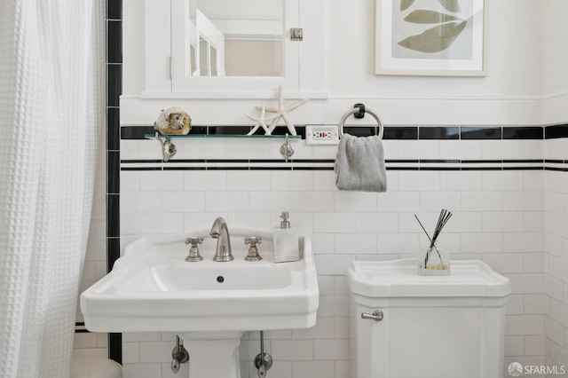 1205 Oak St Unit 2, San Francisco, CA 94117 - full bath with tile walls and curtained shower