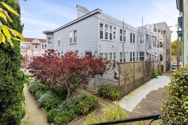 837 Union St, San Francisco, CA 94133 - view of side of property
