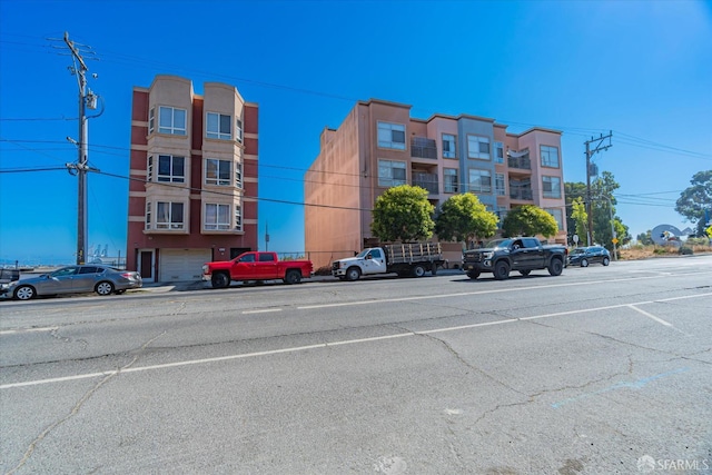 Listing photo 2 for 818 Innes Ave, San Francisco CA 94124