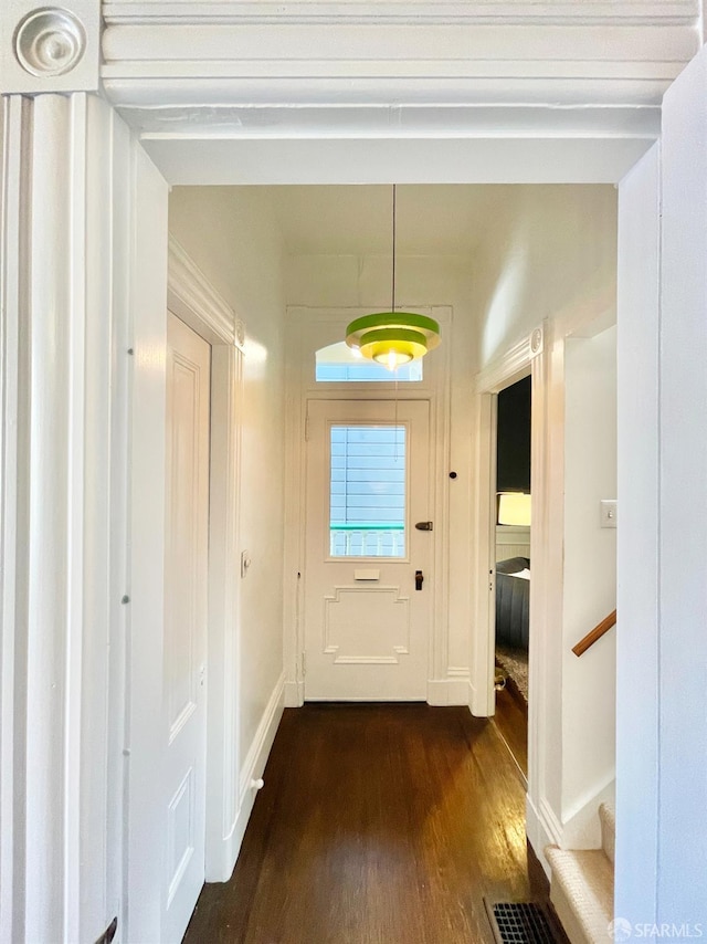 2013-2015 Golden Gate Ave, San Francisco, CA 94115 - doorway featuring dark wood-style floors and stairway