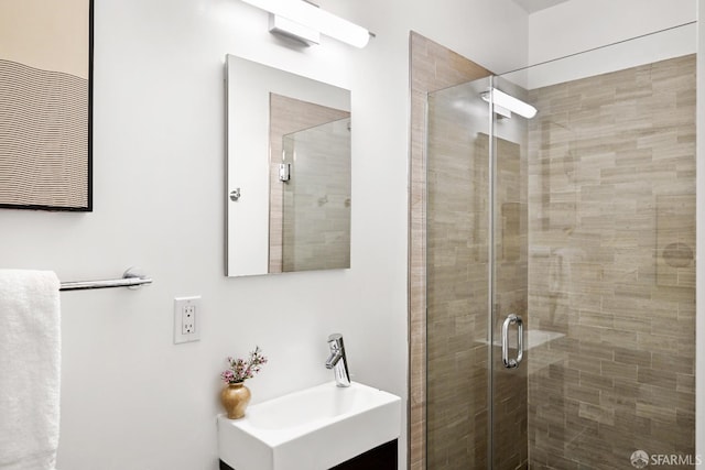 259 Sanchez St, San Francisco, CA 94114 - full bath with a stall shower and vanity