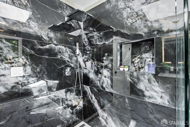 1098 Siler Pl, Berkeley, CA 94705 - full bathroom featuring a marble finish shower and toilet