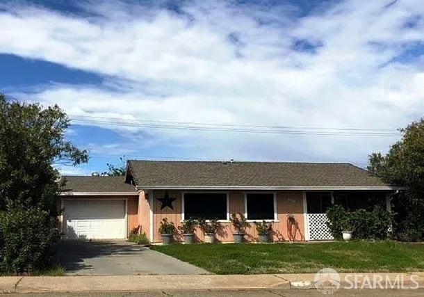 680 Crosby Ln, Red Bluff, CA 96080 - ranch-style house featuring a front lawn and a garage
