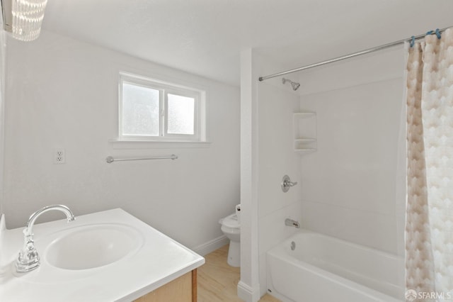 full bathroom with shower / tub combo with curtain, wood-type flooring, vanity, toilet, and an inviting chandelier