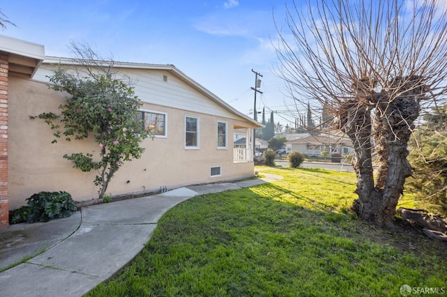 view of side of property featuring a yard