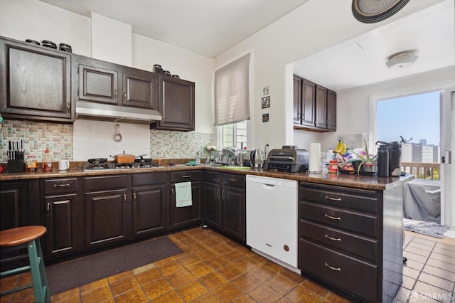 kitchen with decorative backsplash, kitchen peninsula, stainless steel gas cooktop, dishwasher, and dark brown cabinets