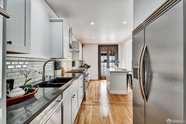 224 Twin Peaks Blvd, San Francisco, CA 94114 - kitchen with appliances with stainless steel finishes, extractor fan, light wood-style flooring, recessed lighting, and decorative backsplash