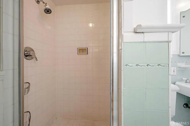 full bath featuring a shower stall