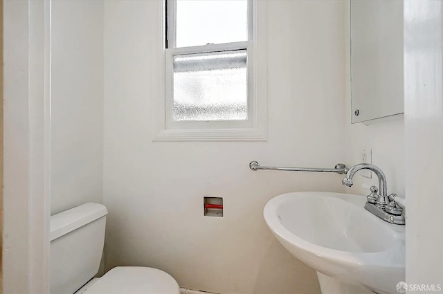 bathroom featuring a sink and toilet