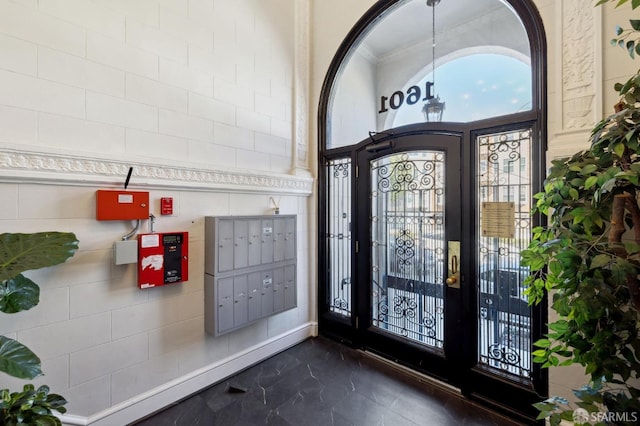 foyer entrance featuring a mail area