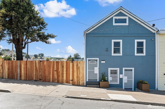 74 Crane St, San Francisco, CA 94124 - view of front of property featuring stucco siding