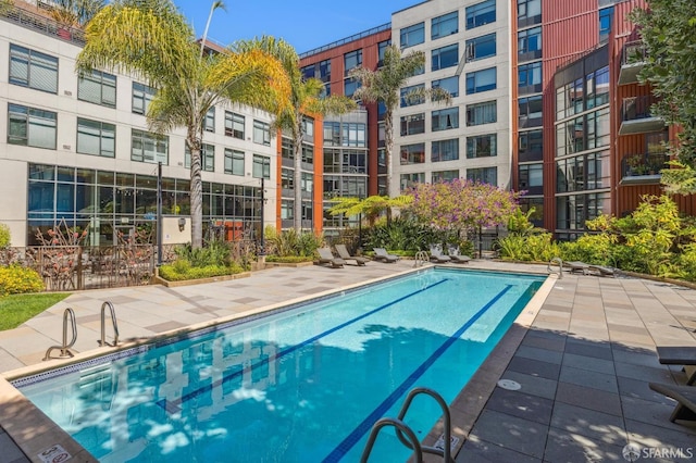 view of swimming pool