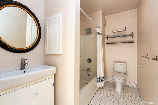 full bathroom featuring tile patterned flooring, vanity, shower / tub combo with curtain, and toilet