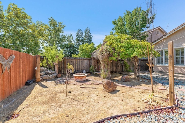 view of yard featuring a fire pit