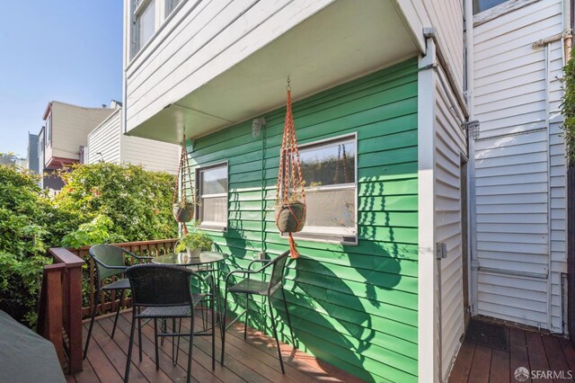 5 College Ter, San Francisco, CA 94112 - wooden deck with outdoor dining area