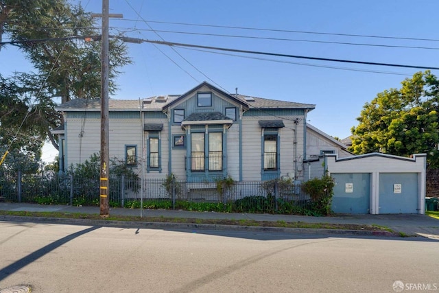 view of front facade with a fenced front yard